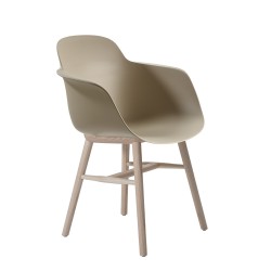 Poltroncina Sicla gambe in legno by Infiniti Design